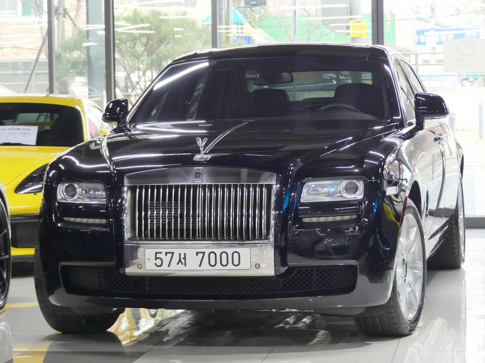 Rolls-Royce Ghost 6.6 EWB V12 2013 — photo 1 sur 24
