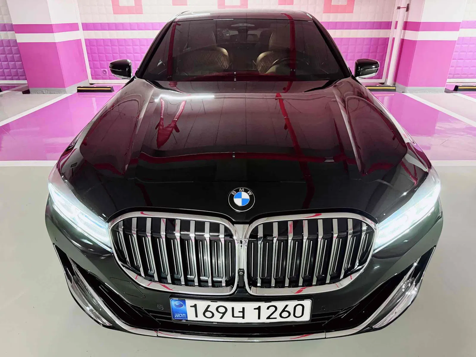 BMW Série 7 (G11) 740i Design Pure Excellence 2021 — photo 1 sur 20