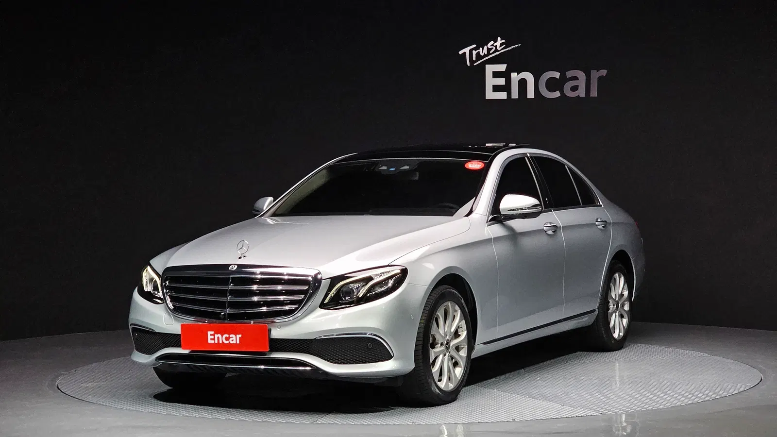Mercedes-Benz Classe E E300 4MATIC Exclusive (W213) 2019 — photo 1 sur 20