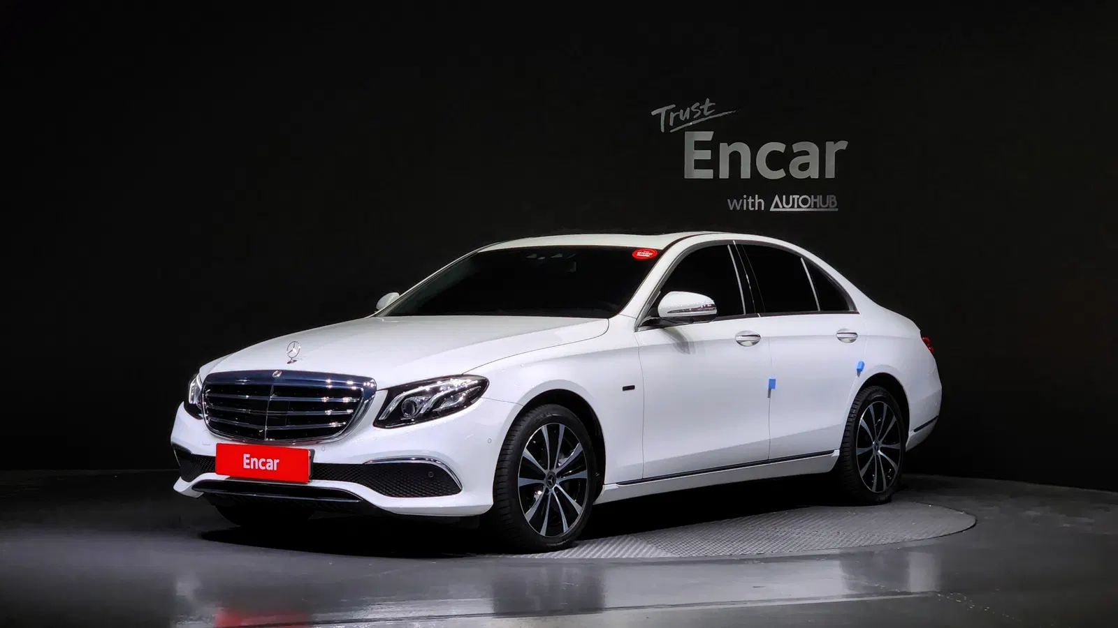 Mercedes-Benz Classe E E300e 4MATIC Exclusive (W213) 2020 — photo 1 sur 20