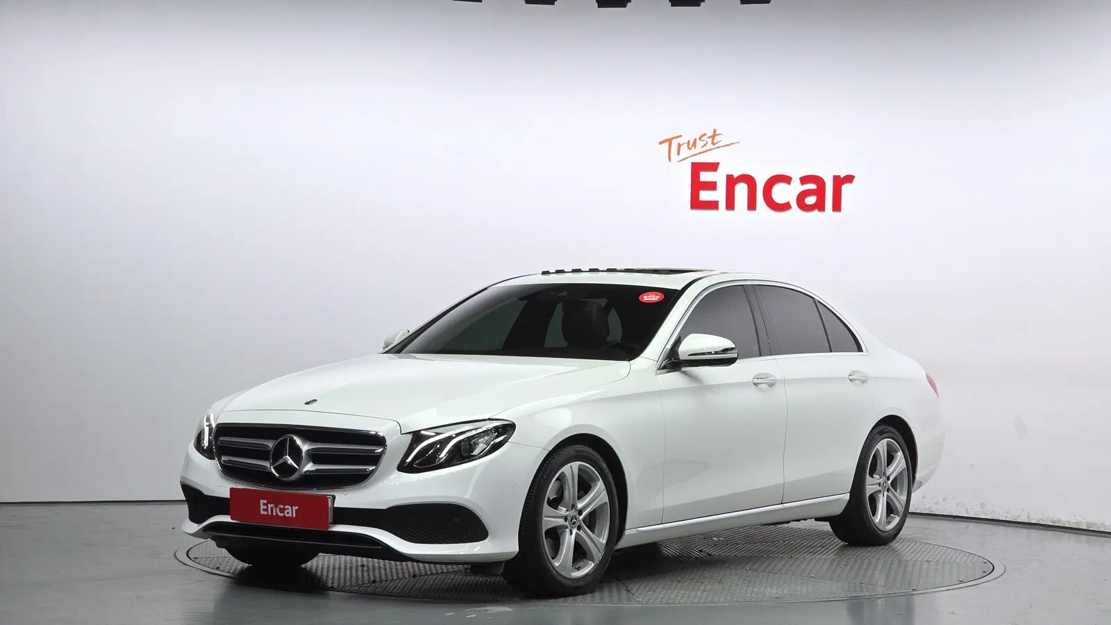 Mercedes-Benz Classe E E200 Avantgarde (W213) 2018 — photo 1 sur 20