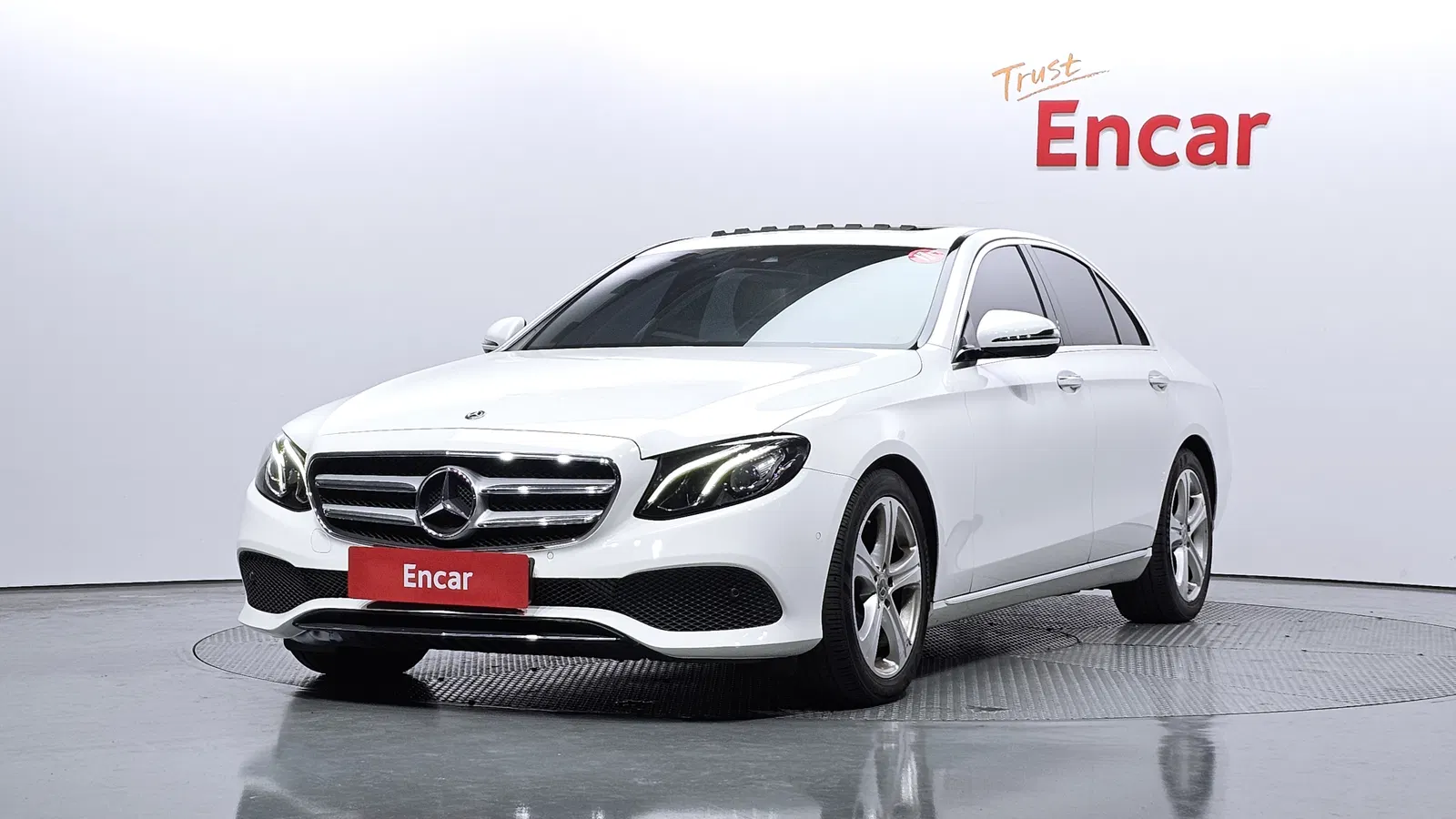 Mercedes-Benz Classe E E200 Avantgarde (W213) 2018 — photo 1 sur 20
