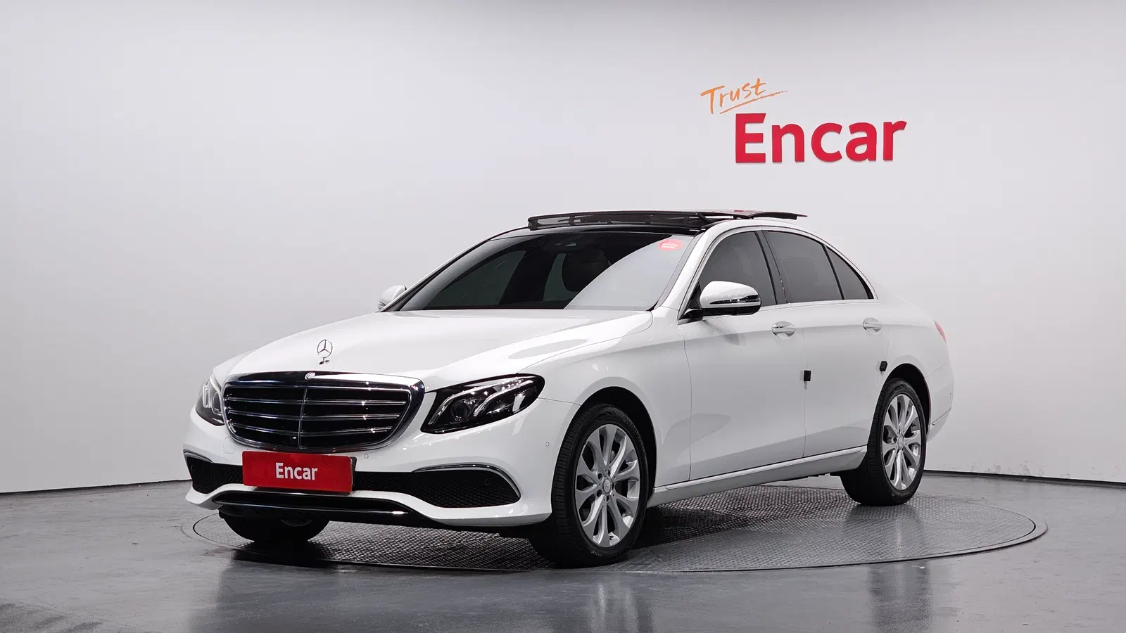 Mercedes-Benz Classe E E300 4MATIC Exclusive (W213) 2017 — photo 1 sur 20