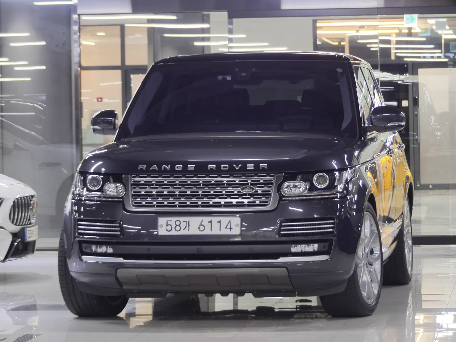 Land Rover Range Rover 4e génération 4.4 SDV8 AB Diesel 2017 — photo 1 sur 8