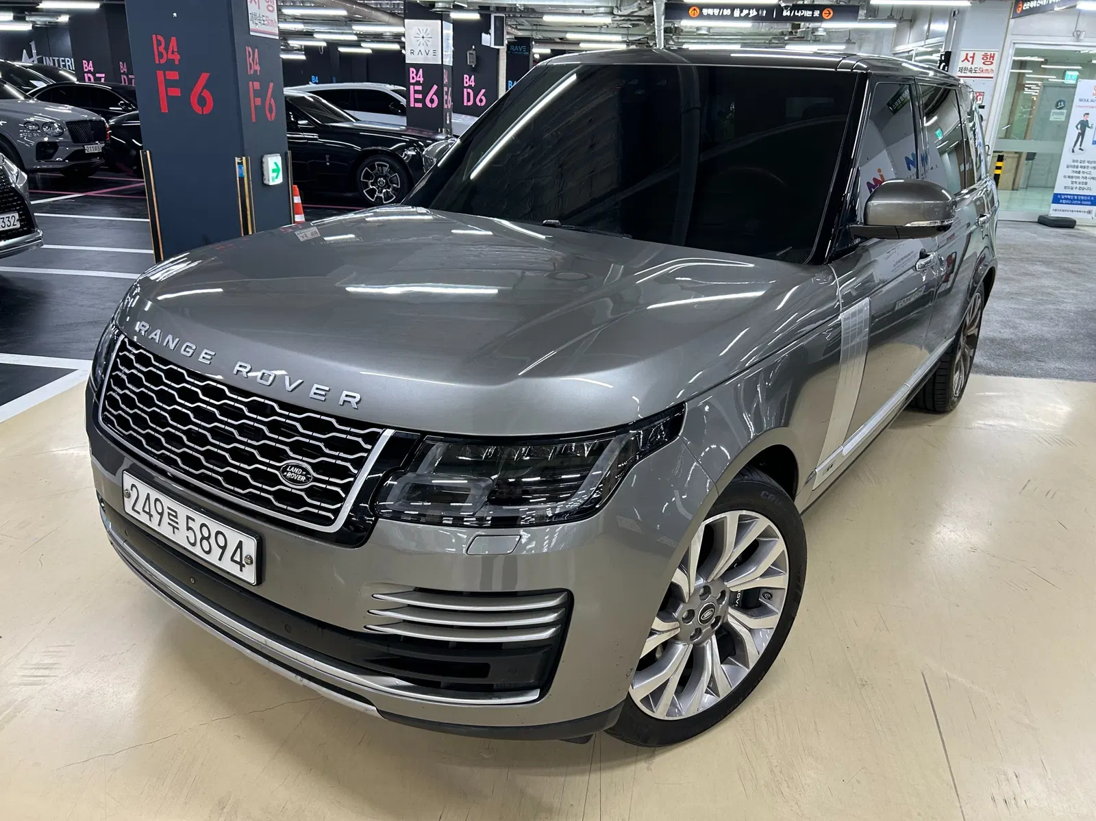 Land Rover Range Rover 4e génération 4.4 SDV8 AB LWB Diesel 2019 — photo 1 sur 23