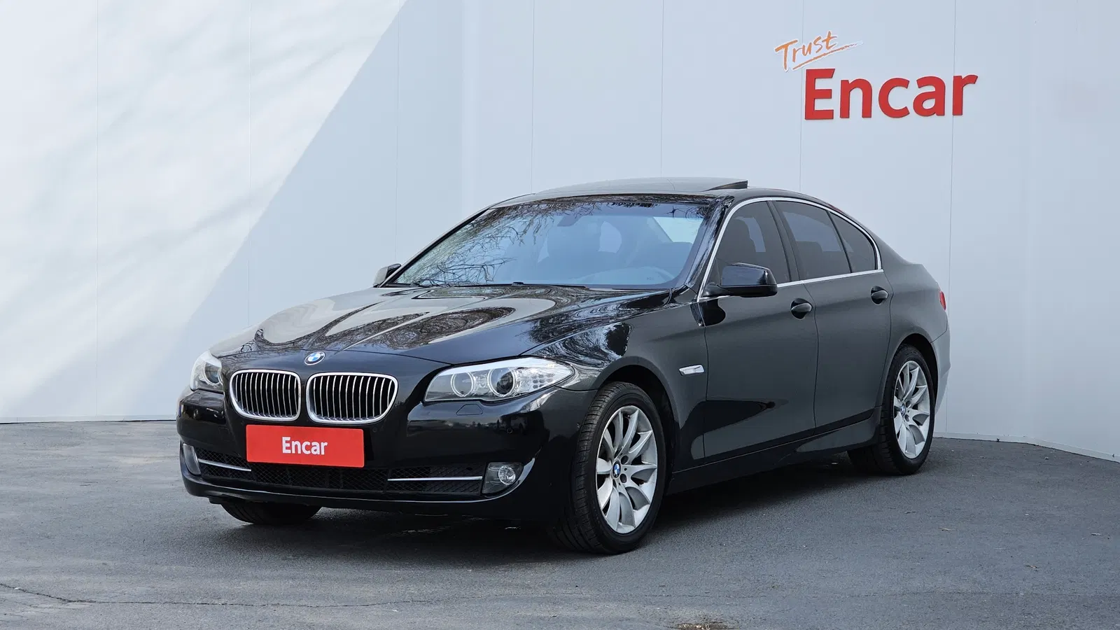 BMW Série 5 (F10) 528i 2013 — photo 1 sur 20