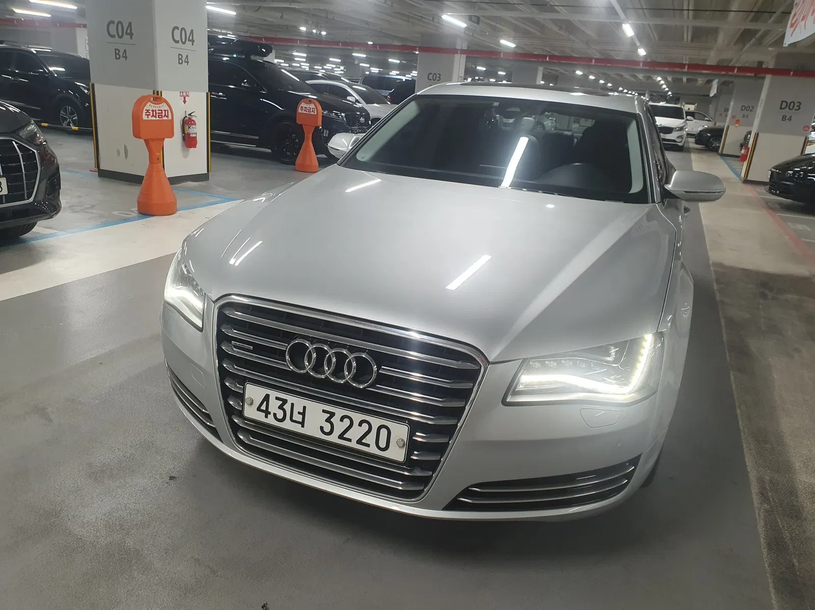 Audi A8 4.2 FSI Quattro 2011 — photo 1 sur 26
