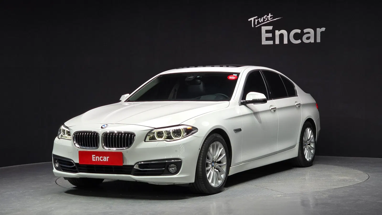 BMW Série 5 (F10) 528i xDrive Luxury 2015 — photo 1 sur 20