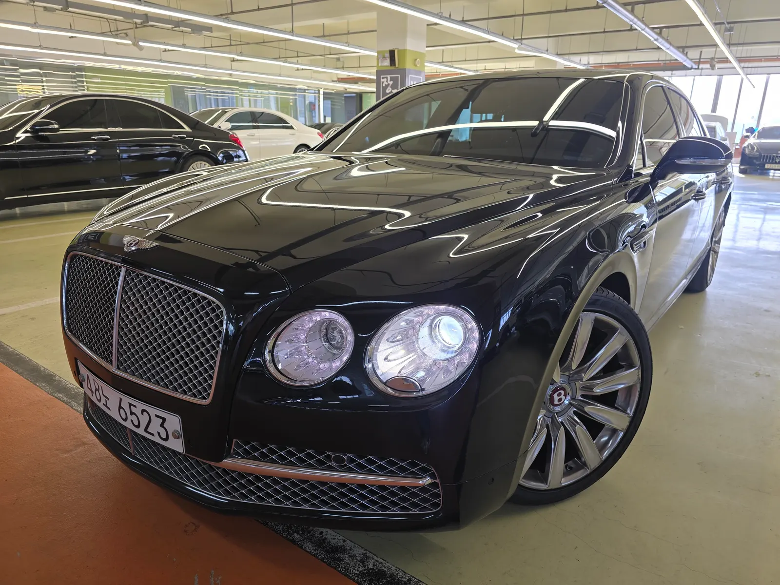 Bentley Flying Spur 2e génération 4.0 2018 — photo 1 sur 24