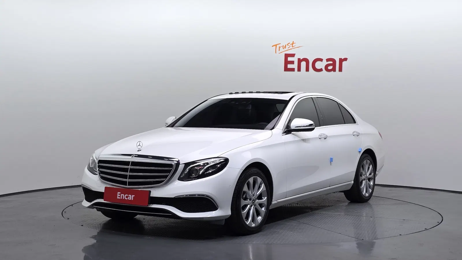 Mercedes-Benz Classe E E220d Exclusive (W213) 2018 — photo 1 sur 26
