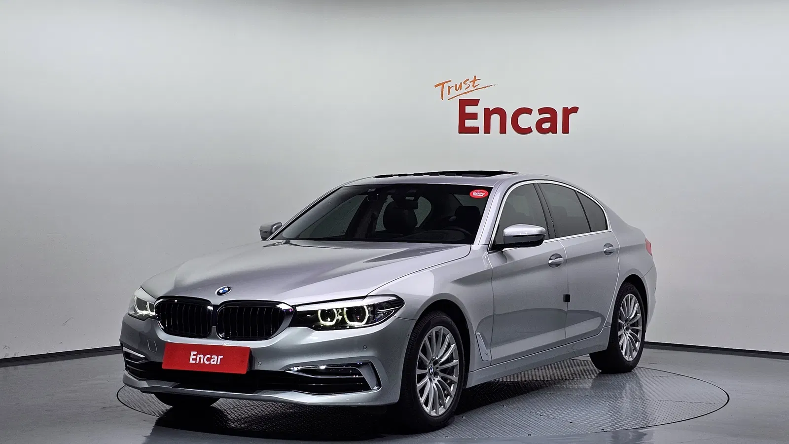 BMW Série 5 (G30) 520i Luxury 2020 — photo 1 sur 20