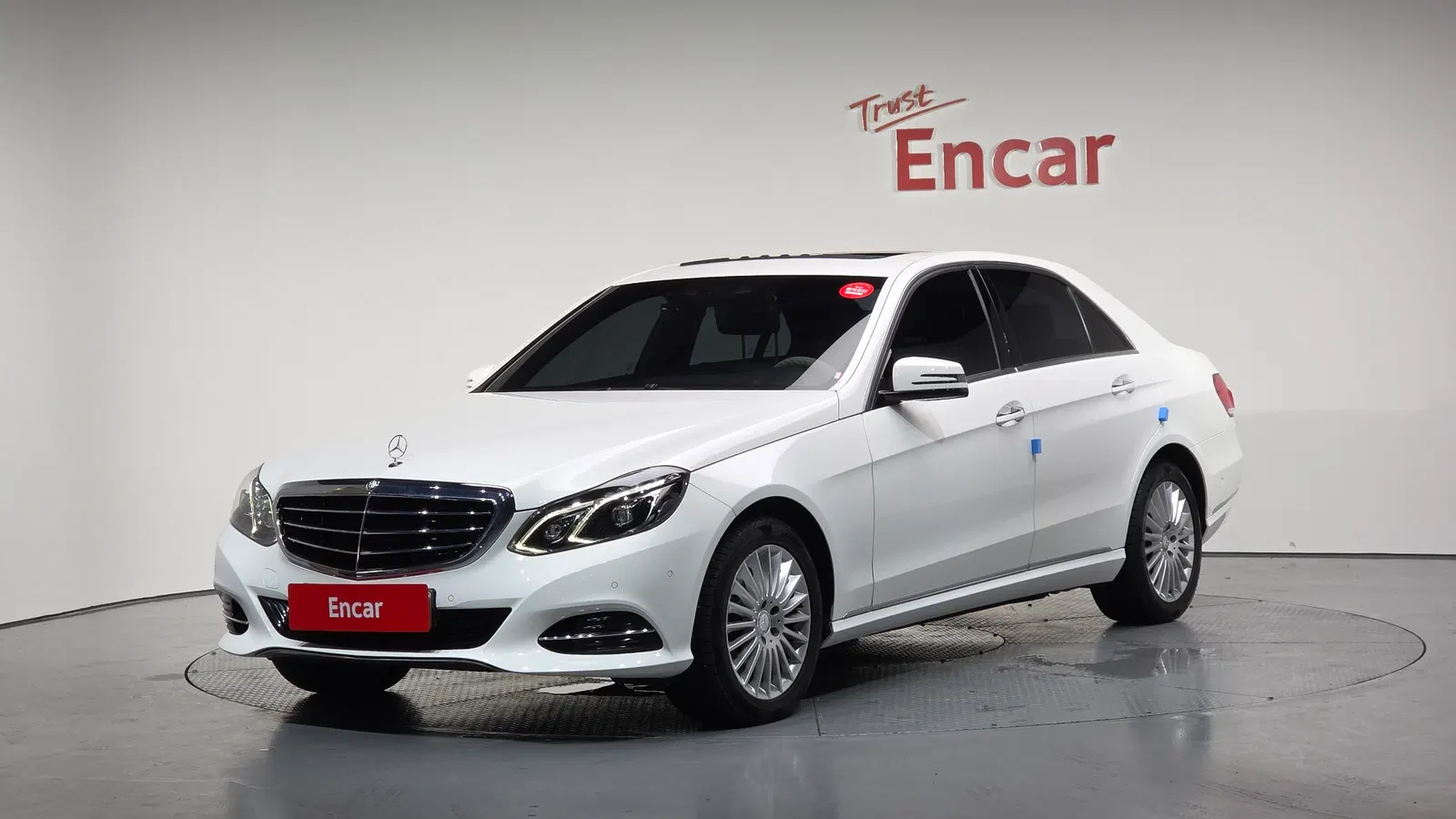 Mercedes-Benz Classe E E300 Elegance (W212) 2014 — photo 1 sur 20