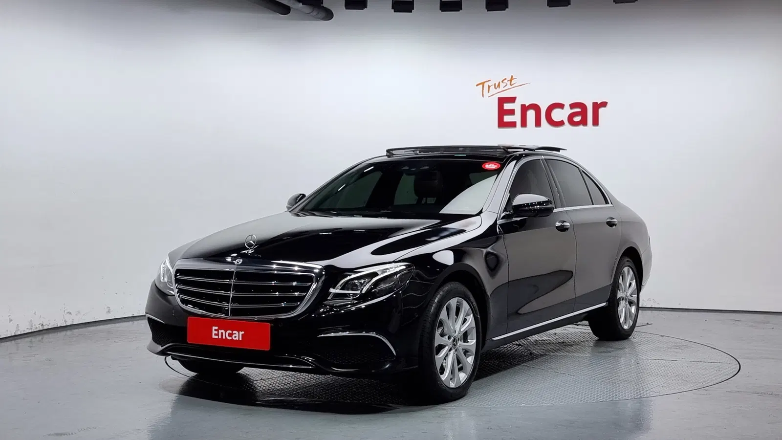 Mercedes-Benz Classe E E300 4MATIC Exclusive (W213) 2019 — photo 1 sur 26
