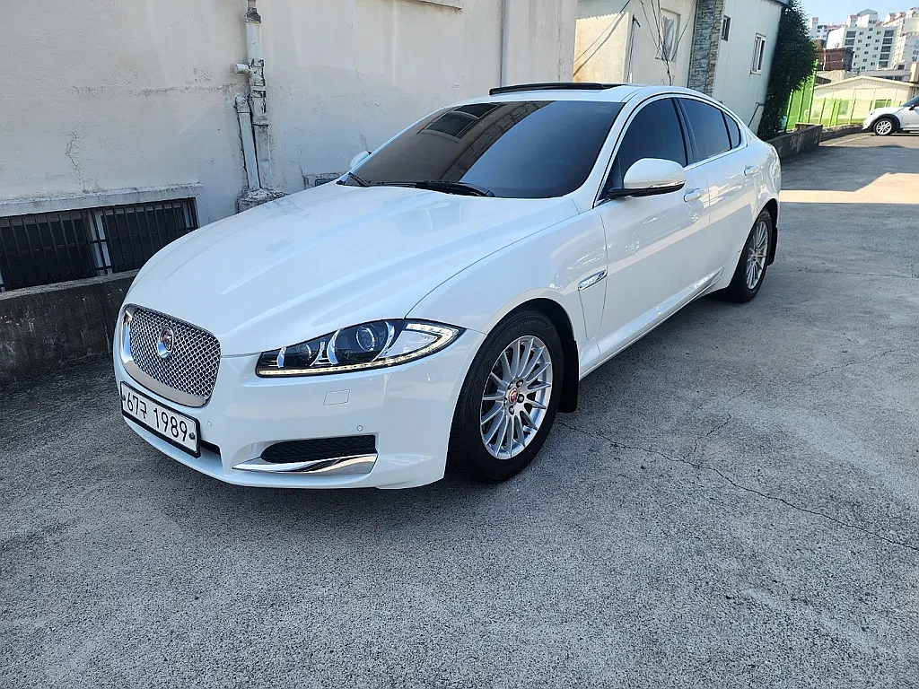 Jaguar New XF 2.0 Luxury 2014 — photo 1 sur 24