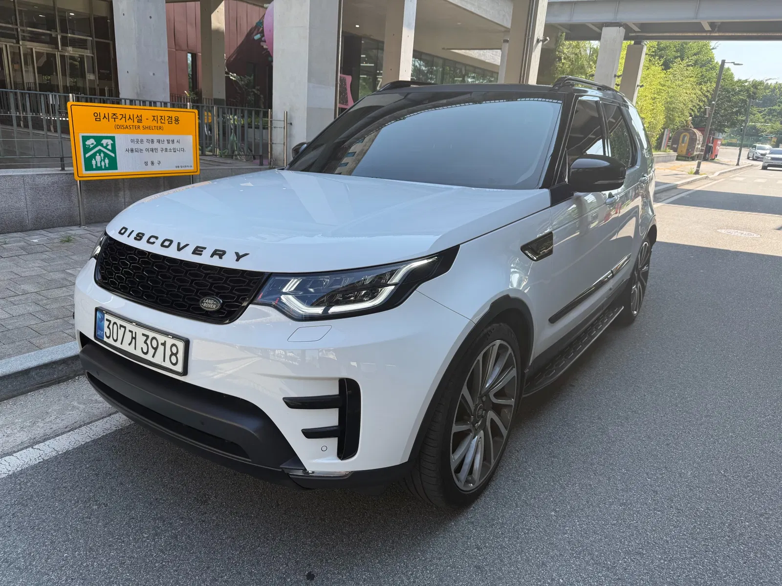 Land Rover Discovery 5 2.0 SD4 HSE 2017 — photo 1 sur 26