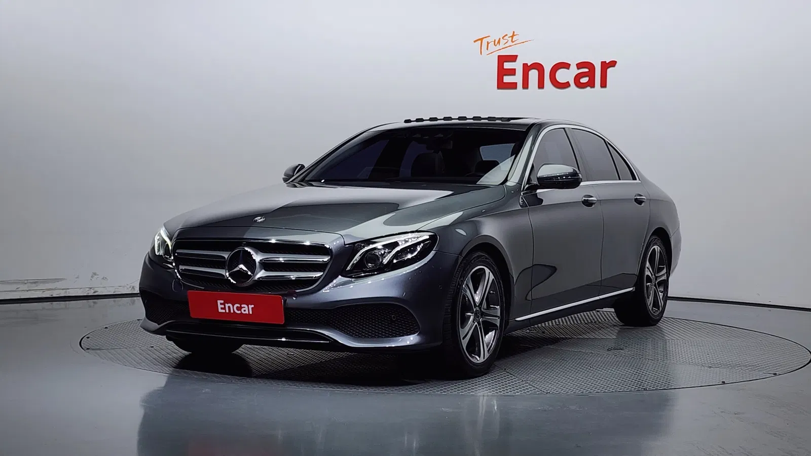 Mercedes-Benz Classe E E300 Avantgarde (W213) 2018 — photo 1 sur 20