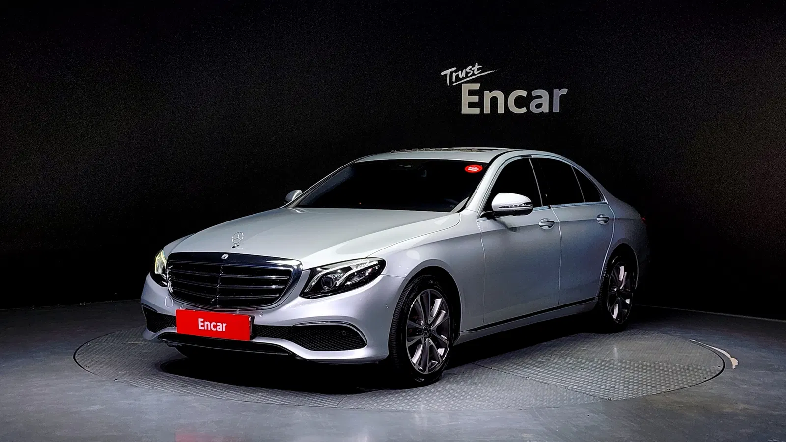 Mercedes-Benz Classe E E300 Exclusive Standard (W213) 2018 — photo 1 sur 20