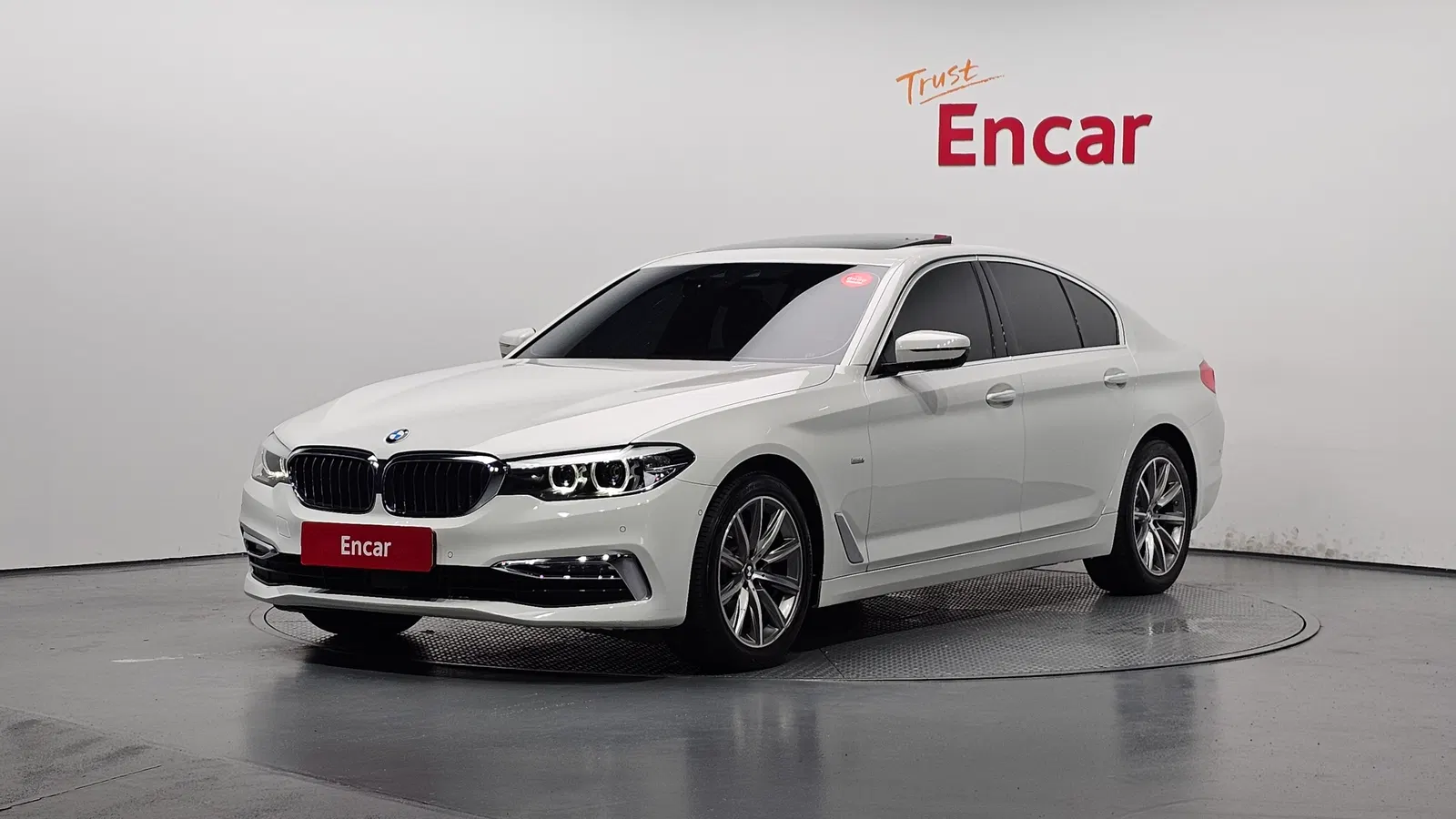 BMW Série 5 (G30) 520i Luxury 2018 — photo 1 sur 20
