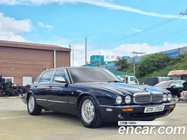 Jaguar XJ-8 4.0 2001 — photo 1 sur 26