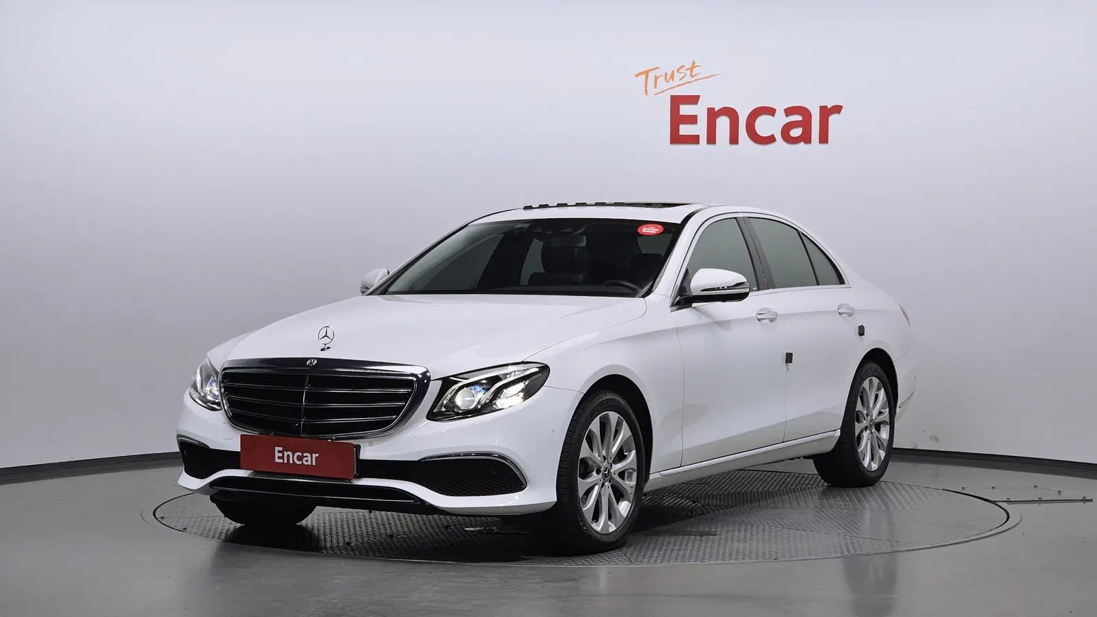 Mercedes-Benz Classe E E300 Exclusive (W213) 2018 — photo 1 sur 20