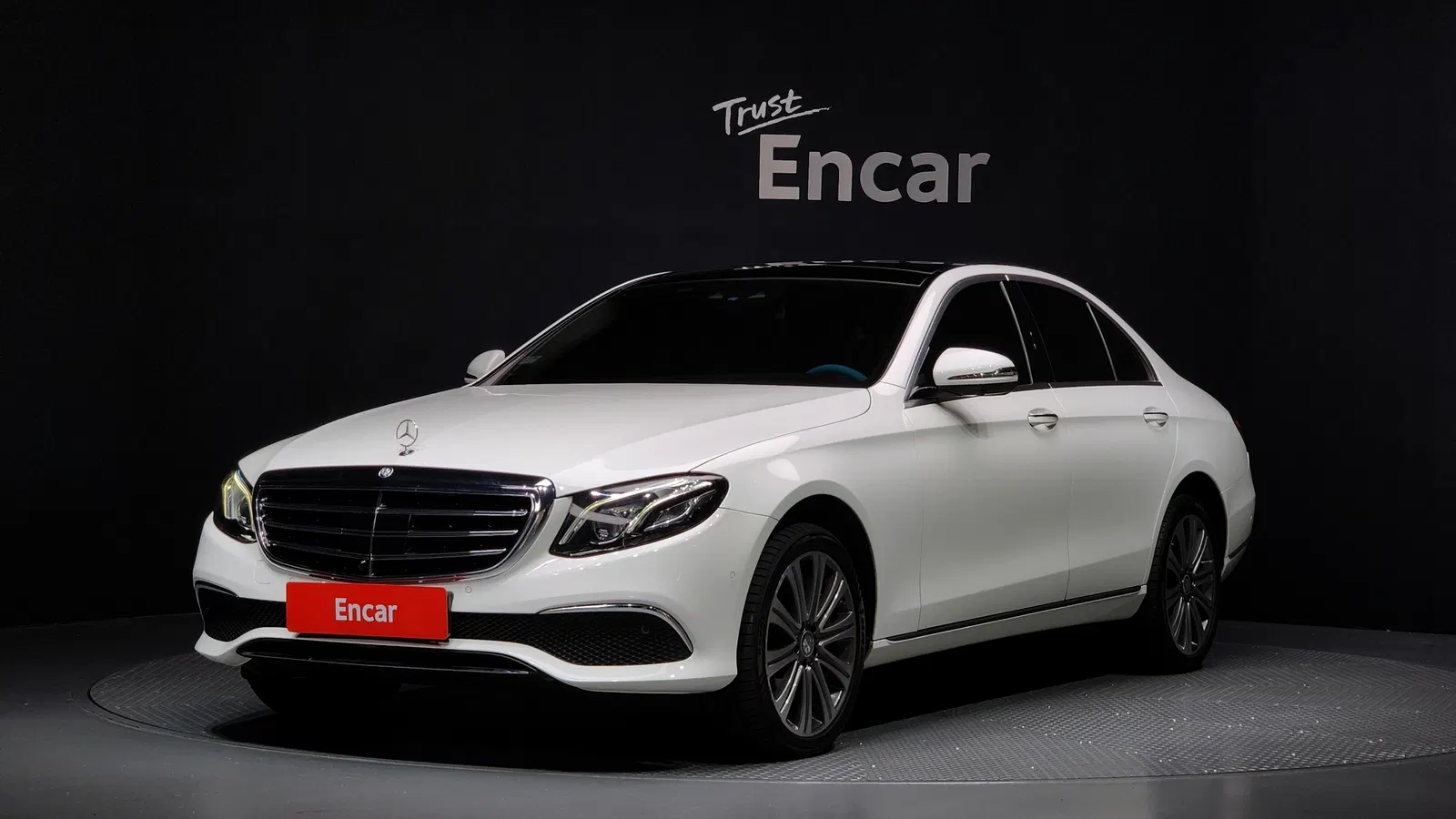 Mercedes-Benz Classe E E400 4MATIC Exclusive (W213) 2017 — photo 1 sur 20