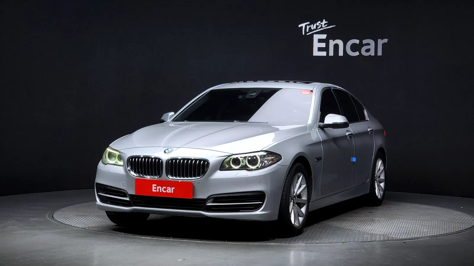 BMW Série 5 (F10) 528i xDrive 2015 — photo 1 sur 20