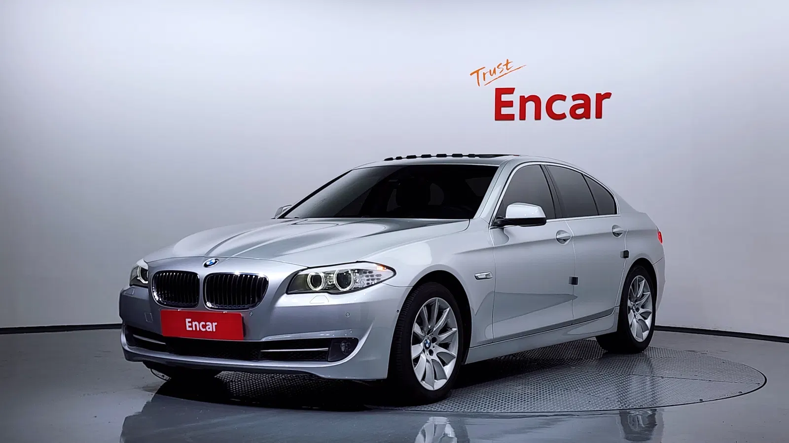 BMW Série 5 (F10) 528i xDrive 2013 — photo 1 sur 8