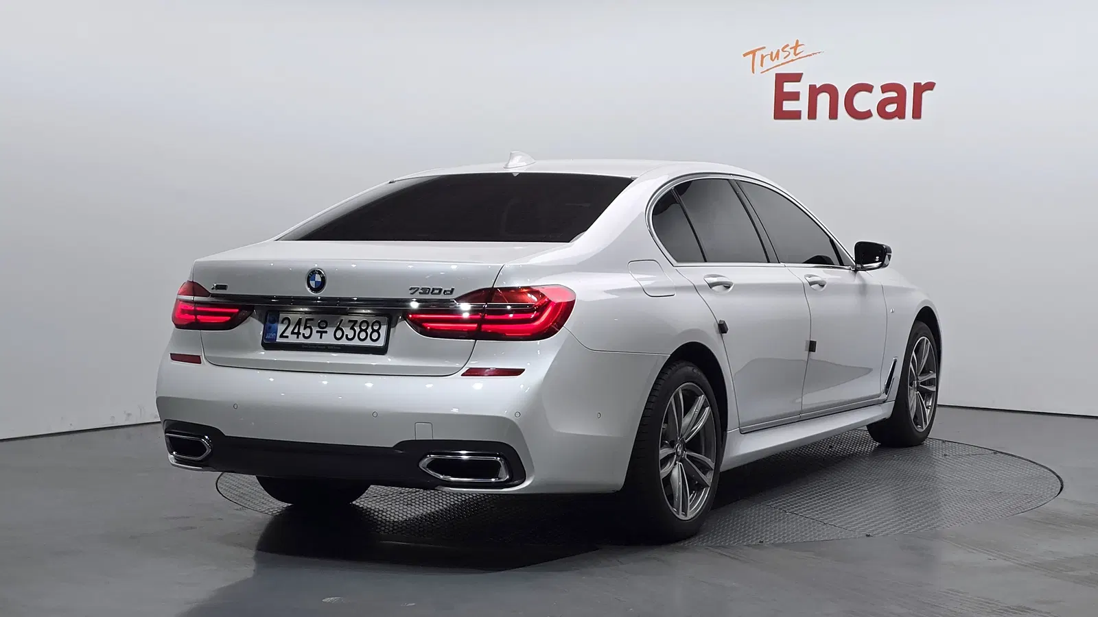 BMW Série 7 (G11) 730d xDrive M Sport 2017 — photo 1 sur 34
