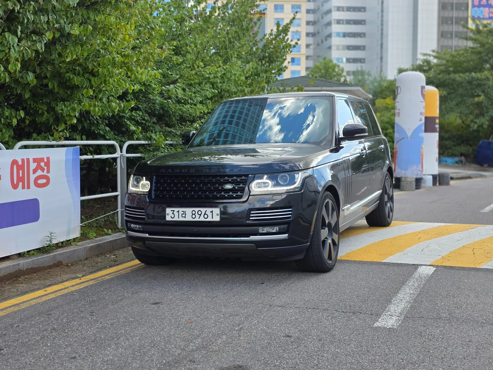 Land Rover Range Rover 4e génération 4.4 SDV8 AB LWB Diesel 2017 — photo 1 sur 26
