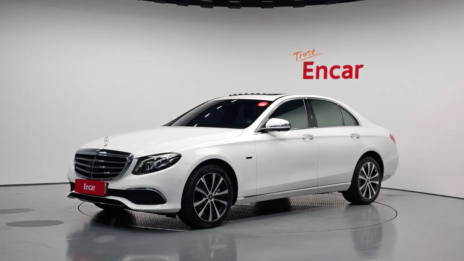 Mercedes-Benz Classe E E300e 4MATIC Exclusive (W213) 2020 — photo 1 sur 20