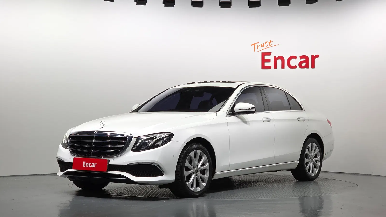 Mercedes-Benz Classe E E300 Exclusive (W213) 2019 — photo 1 sur 20