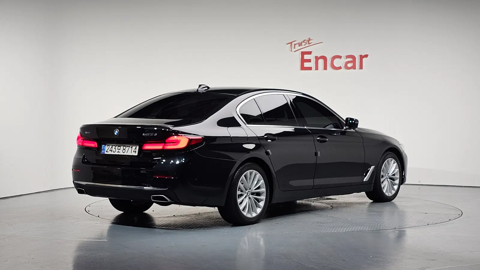 BMW Série 5 (G30) 523d xDrive Luxury 2021 — photo 1 sur 20