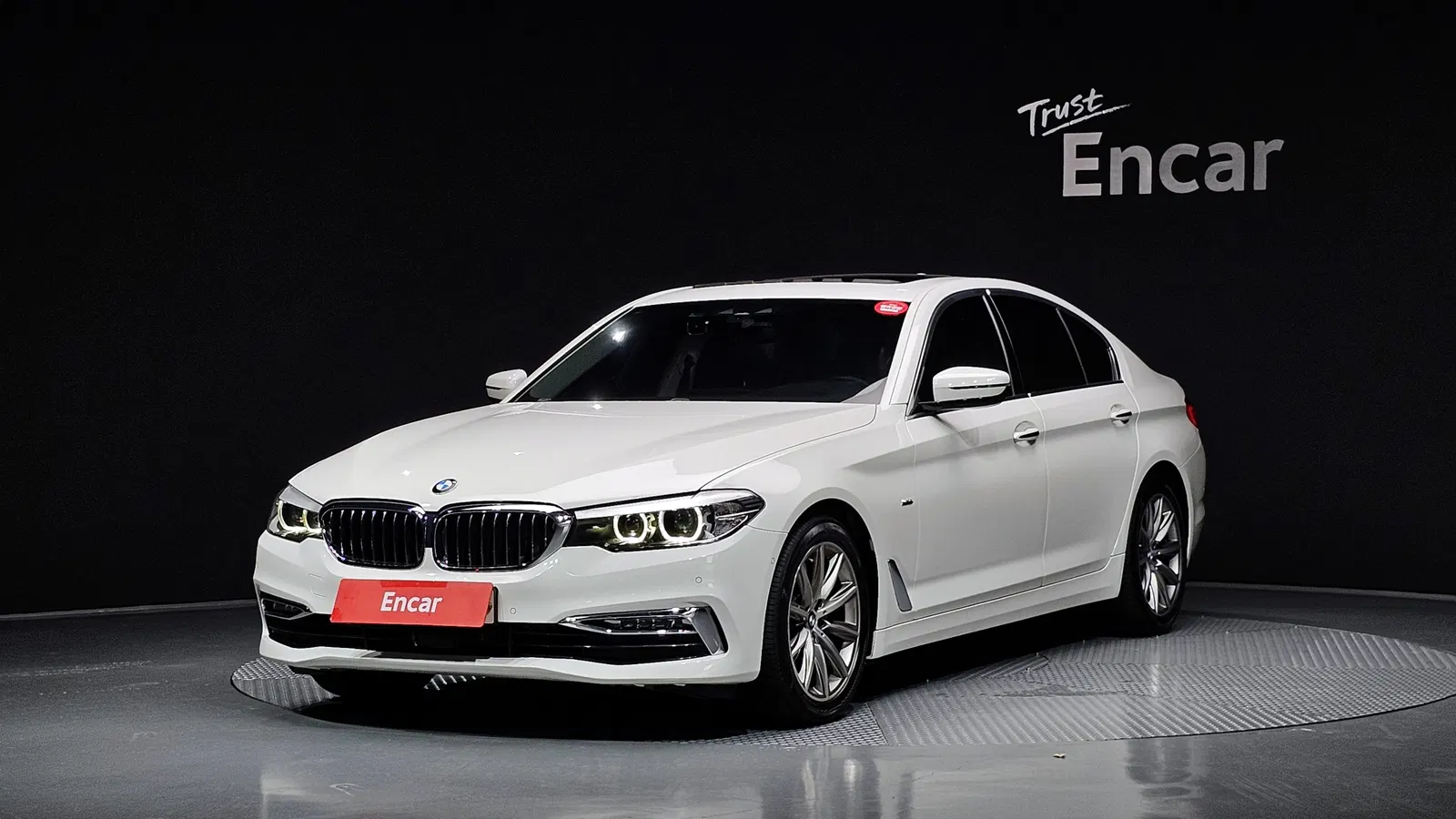 BMW Série 5 (G30) 520i Luxury 2018 — photo 1 sur 20