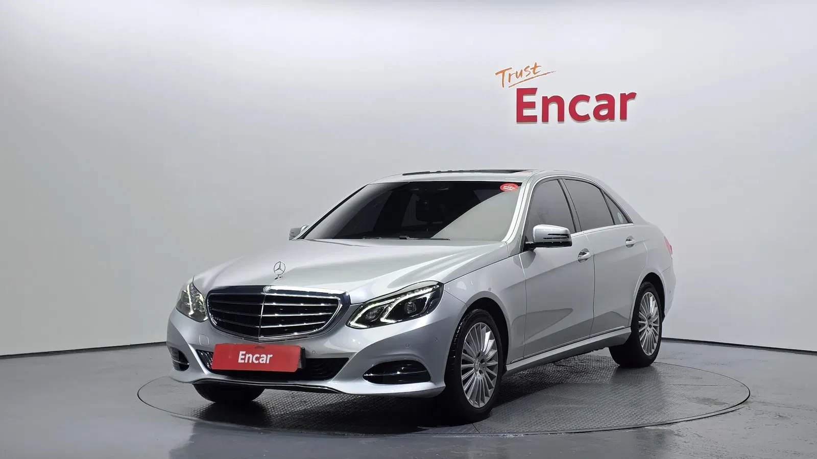 Mercedes-Benz Classe E E300 Elegance (W212) 2014 — photo 1 sur 20