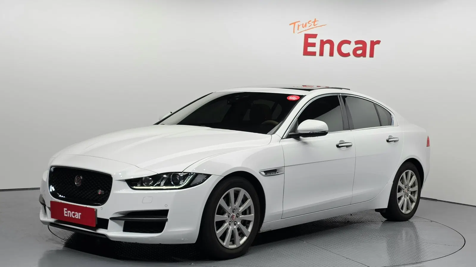 Jaguar XE 20d Prestige 2016 — photo 1 sur 26