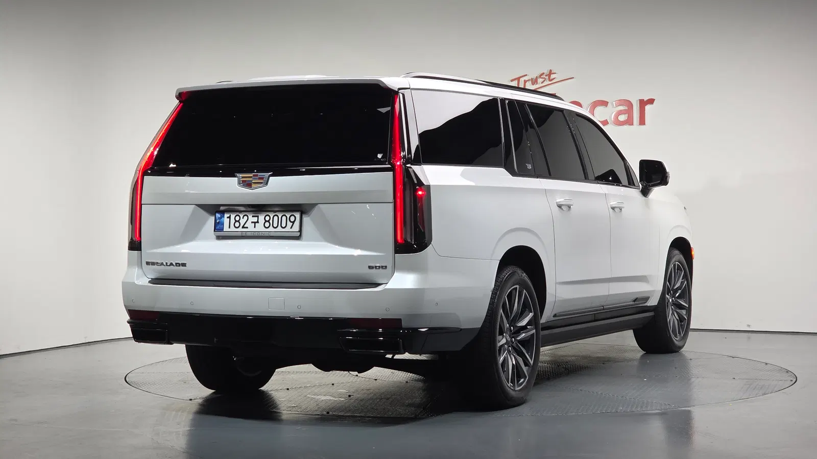 Cadillac Escalade 5e génération 6.2 ESV 2023 — photo 1 sur 20