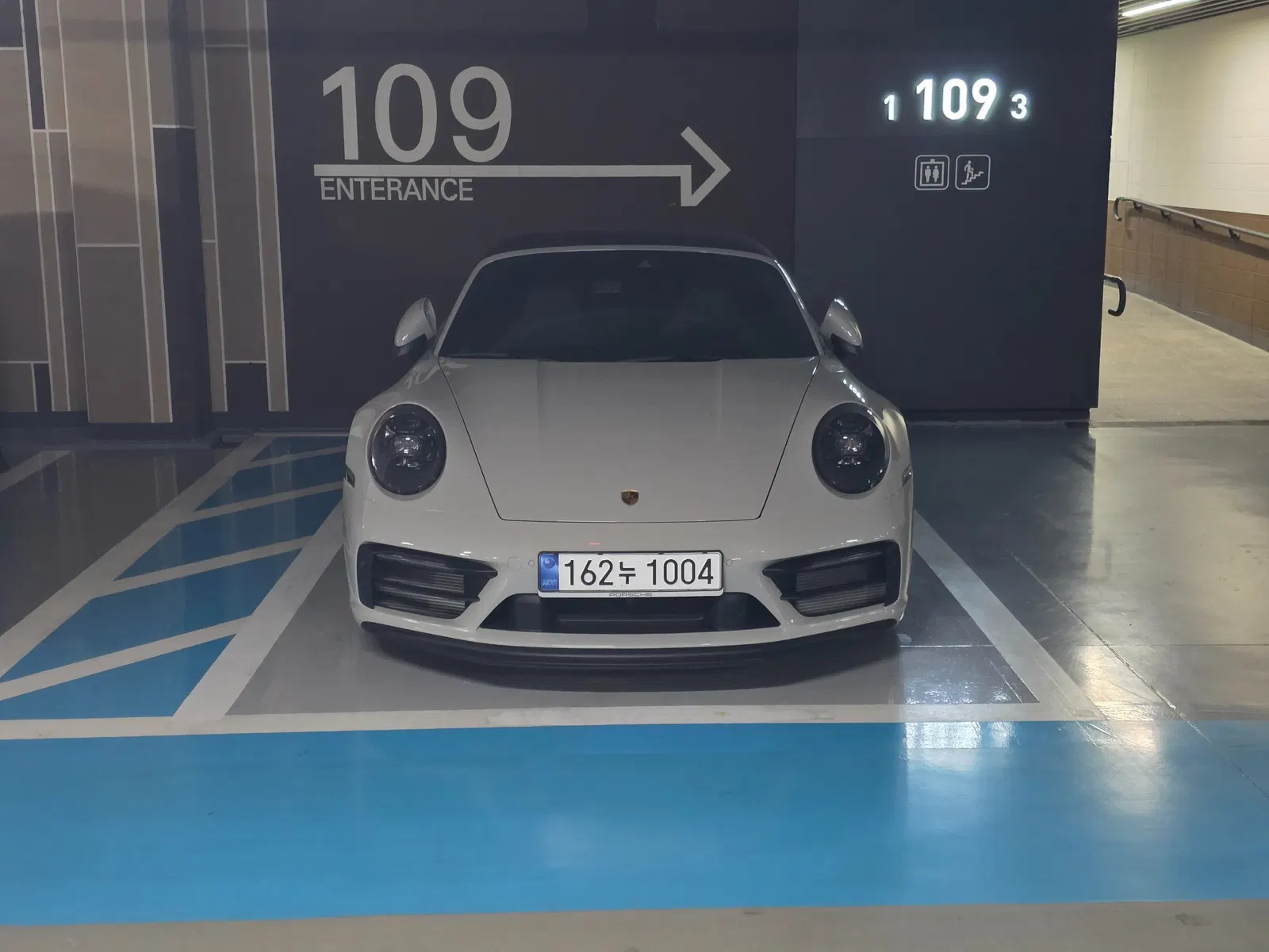 Porsche 911 (992) Carrera 4 GTS Cabriolet 2023 — photo 1 sur 26