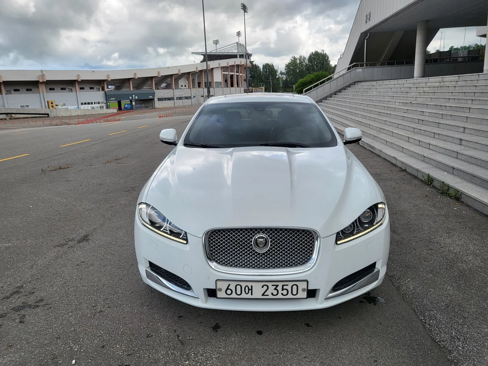 Jaguar New XF 3.0SC Luxury 2013 — photo 1 sur 24