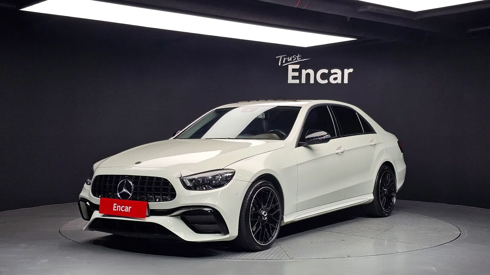 Mercedes-Benz Classe E E200 CGI (W212) 2011 — photo 1 sur 26