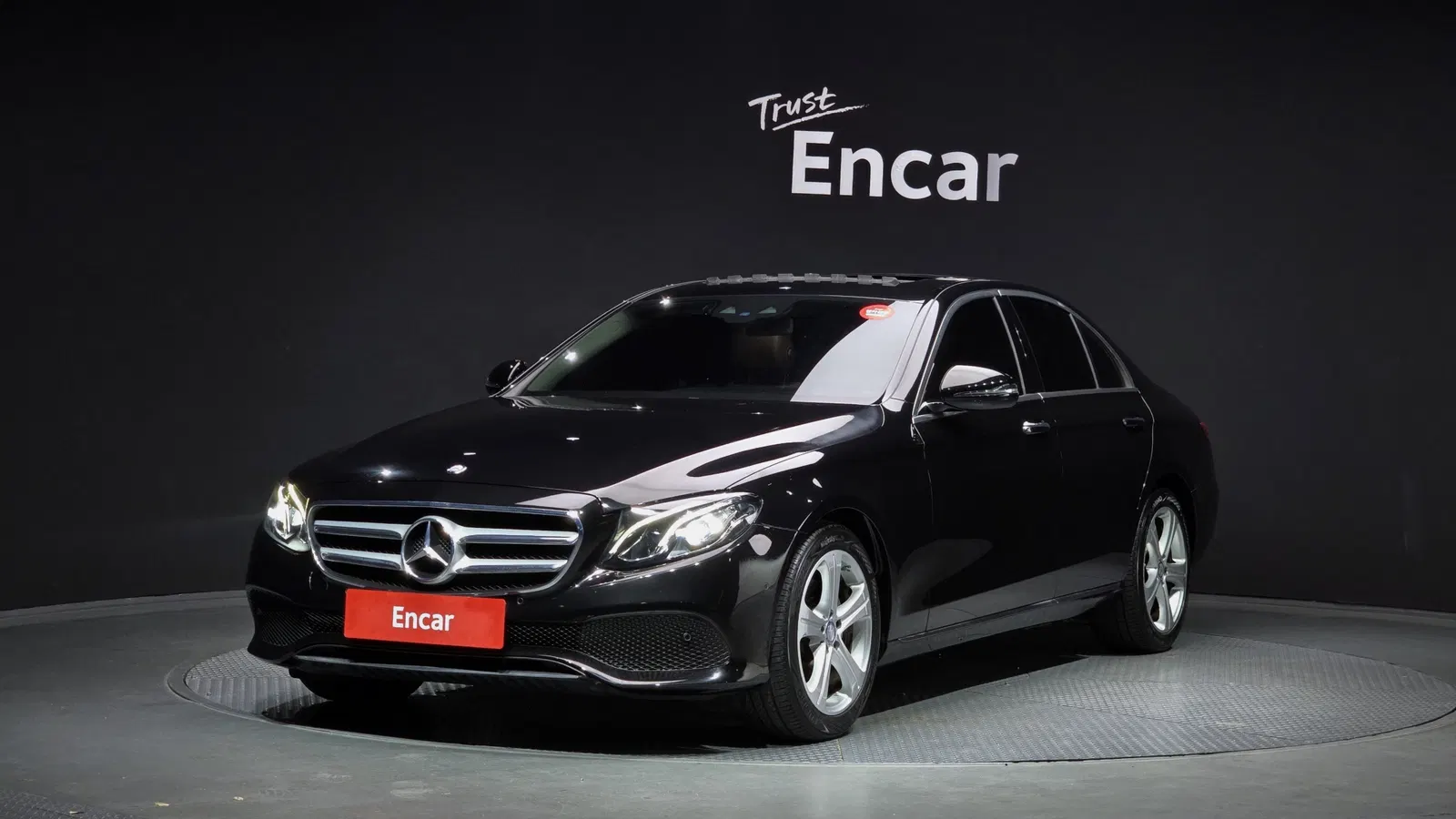 Mercedes-Benz Classe E E200 Avantgarde (W213) 2017 — photo 1 sur 25
