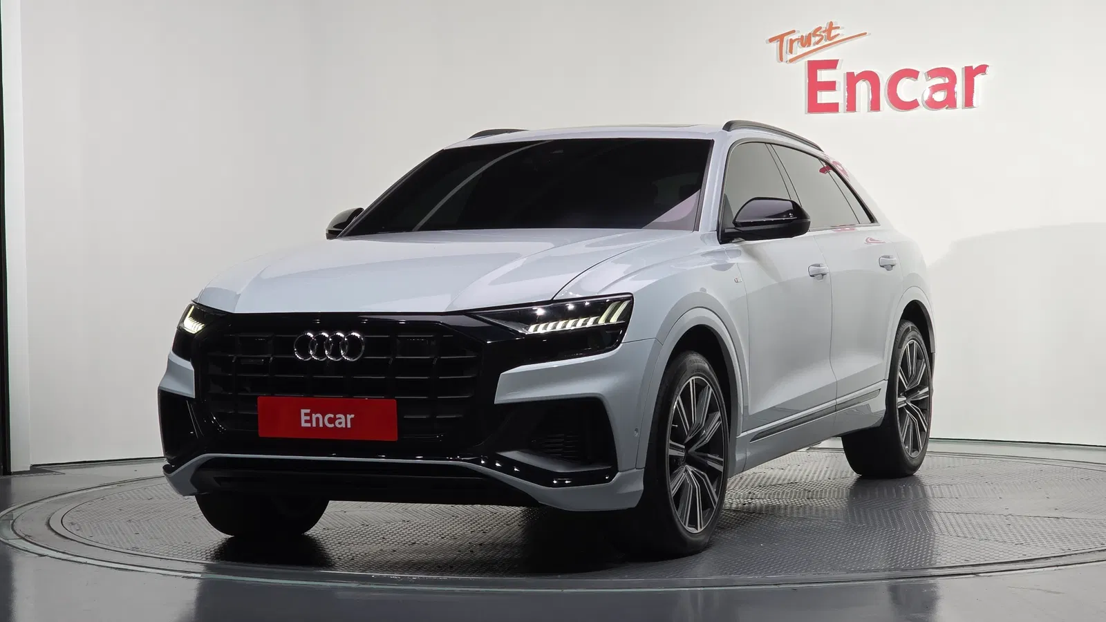 Audi Q8 (4M) 55 TFSI Quattro Premium 2021 — photo 1 sur 20