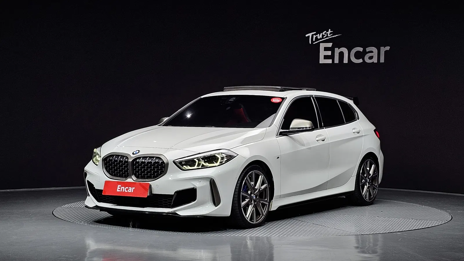 BMW Série 1 (F40) M135i xDrive 2022 — photo 1 sur 8