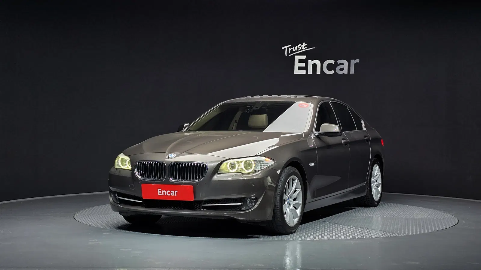 BMW Série 5 (F10) 528i xDrive 2013 — photo 1 sur 20