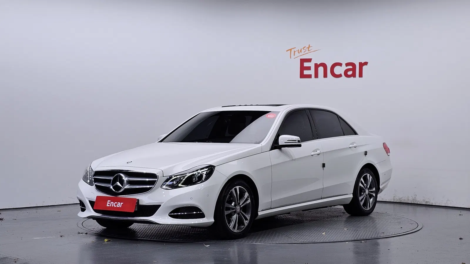 Mercedes-Benz Classe E E200 Avantgarde (W212) 2016 — photo 1 sur 8