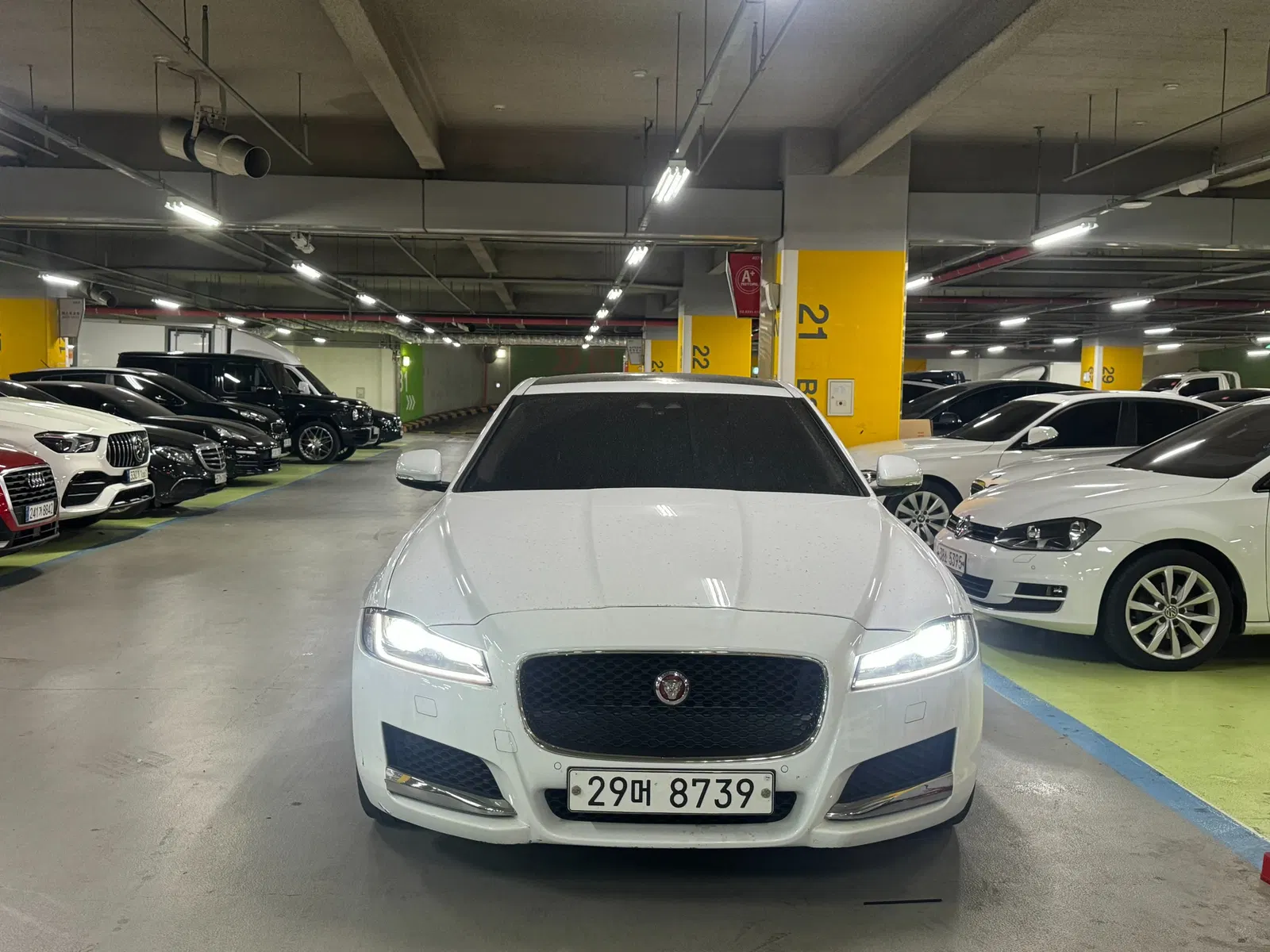 Jaguar XF (X260) 25t Portfolio 2018 — photo 1 sur 26