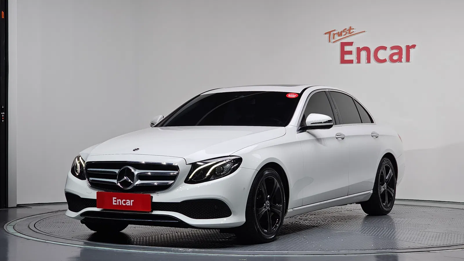 Mercedes-Benz Classe E E200 Avantgarde (W213) 2018 — photo 1 sur 20