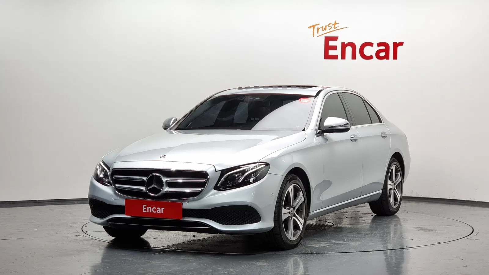 Mercedes-Benz Classe E E220d Avantgarde (W213) 2019 — photo 1 sur 20