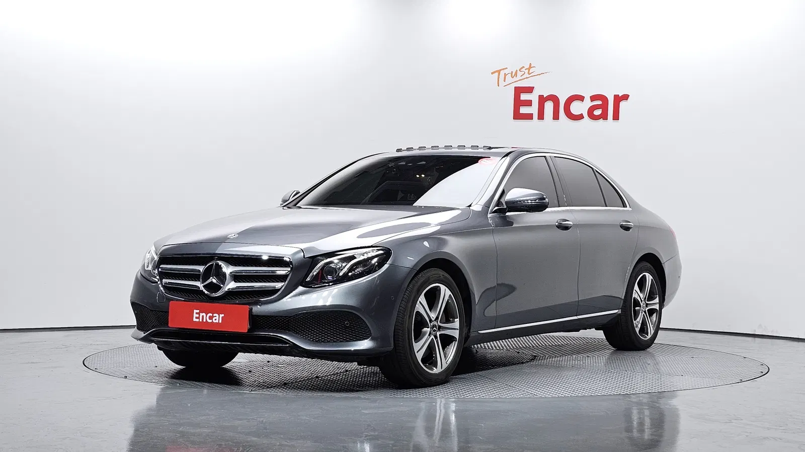 Mercedes-Benz Classe E E300 4MATIC Avantgarde (W213) 2018 — photo 1 sur 20