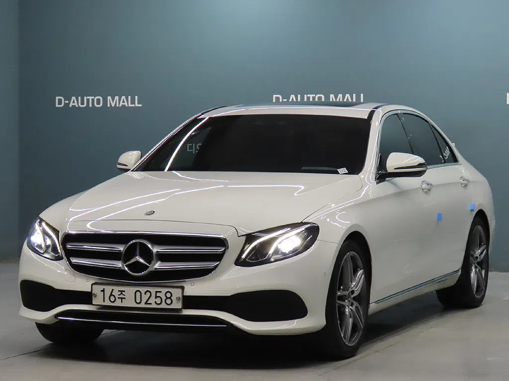 Mercedes-Benz Classe E E200 Avantgarde (W213) 2017 — photo 1 sur 26