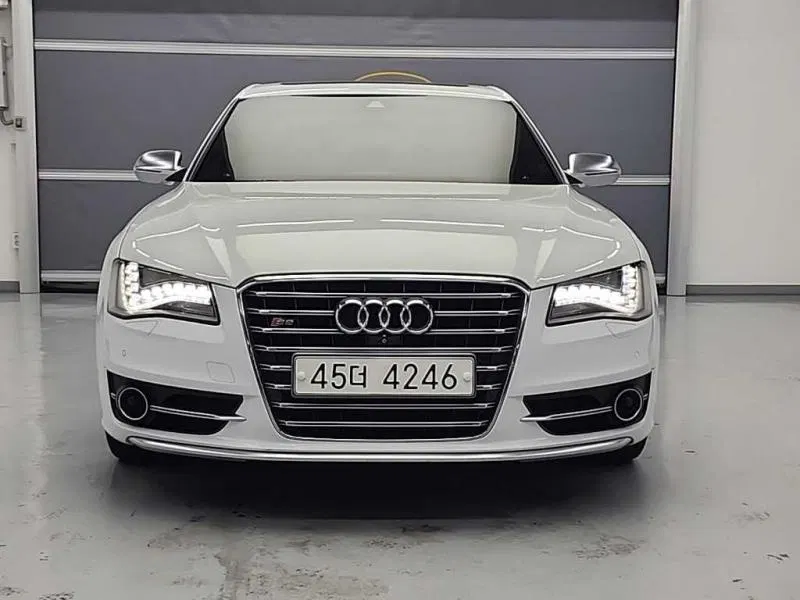 Audi S8 4.0 TFSI Quattro 2013 — photo 1 sur 25